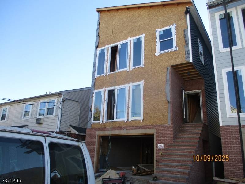 Beautiful brand new contemporary style new construction home.