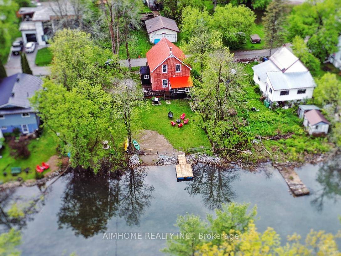 Charming waterfront cottage in Washago !