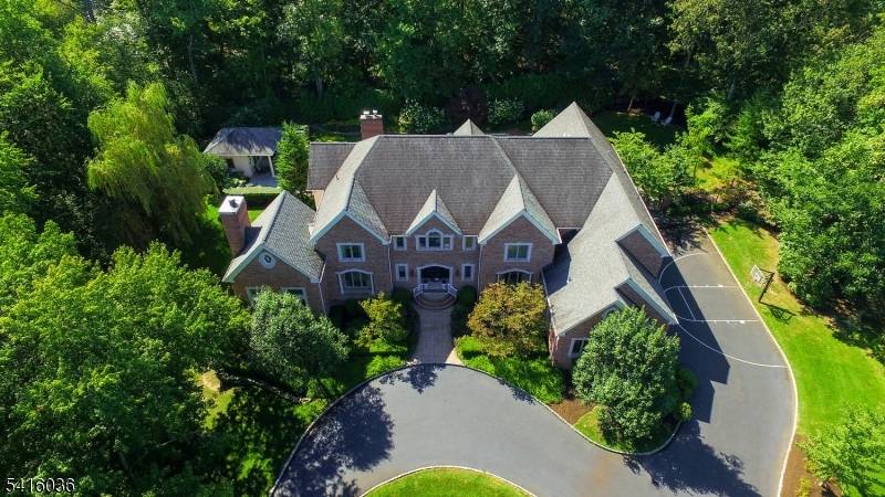 RARE OPPORTUNITY to live in one of Warren's MOST PRESTIGIOUS neighborhoods.