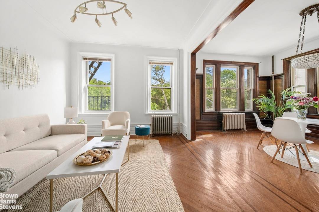 Park Facing Convertible Three Bedroom Rarely available two bedroom facing the PARK !