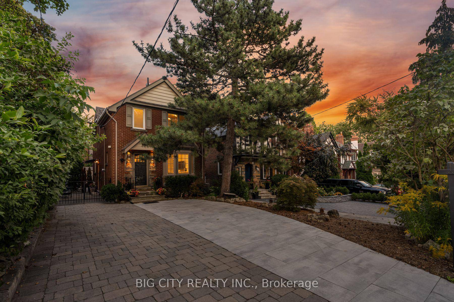 Modern, Bright amp ; Spacious One Bedroom Apartment With Separate Entrance.