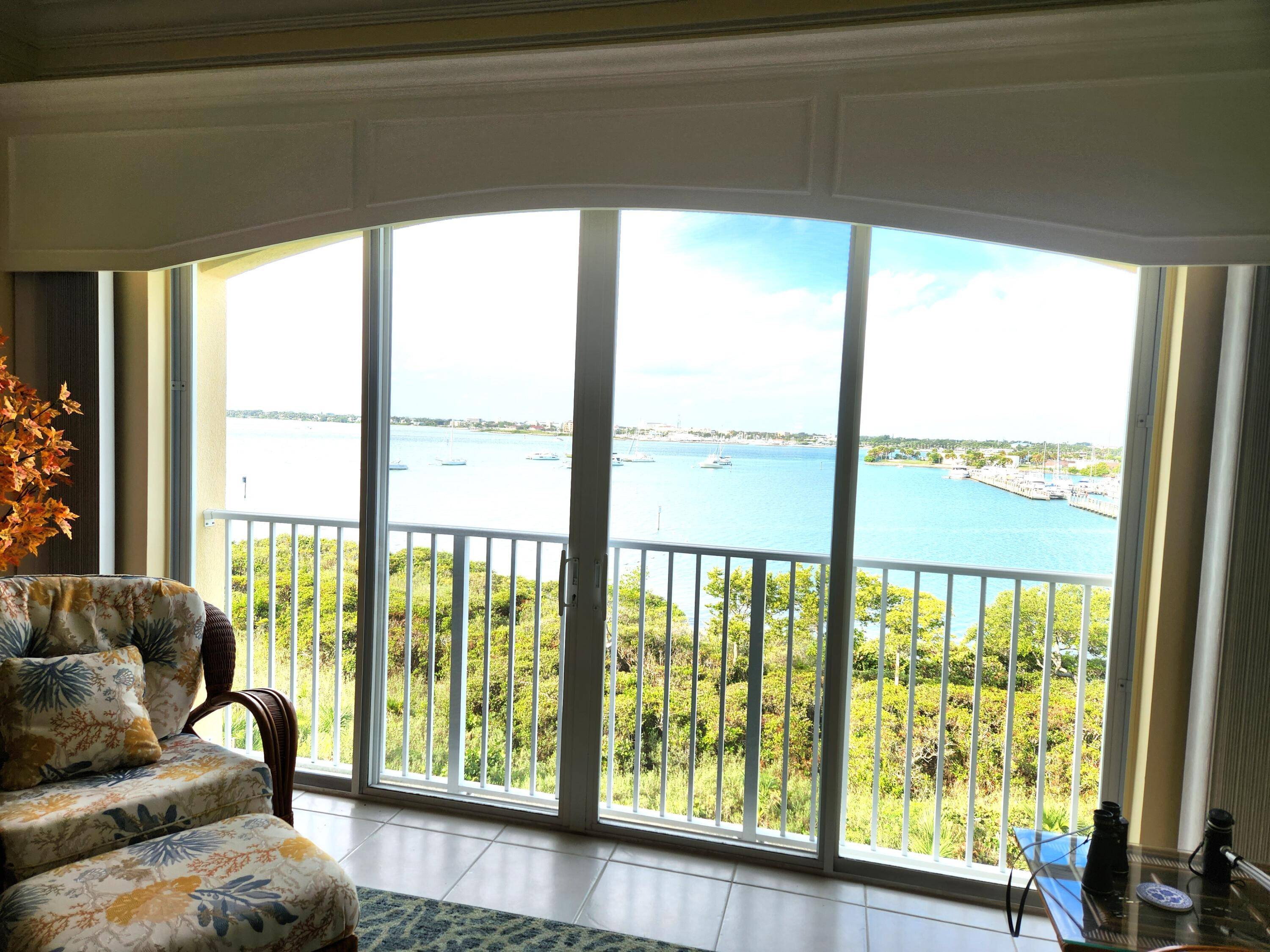Beautiful Penthouse level unit overlooking the Downtown City Lights and Marina.