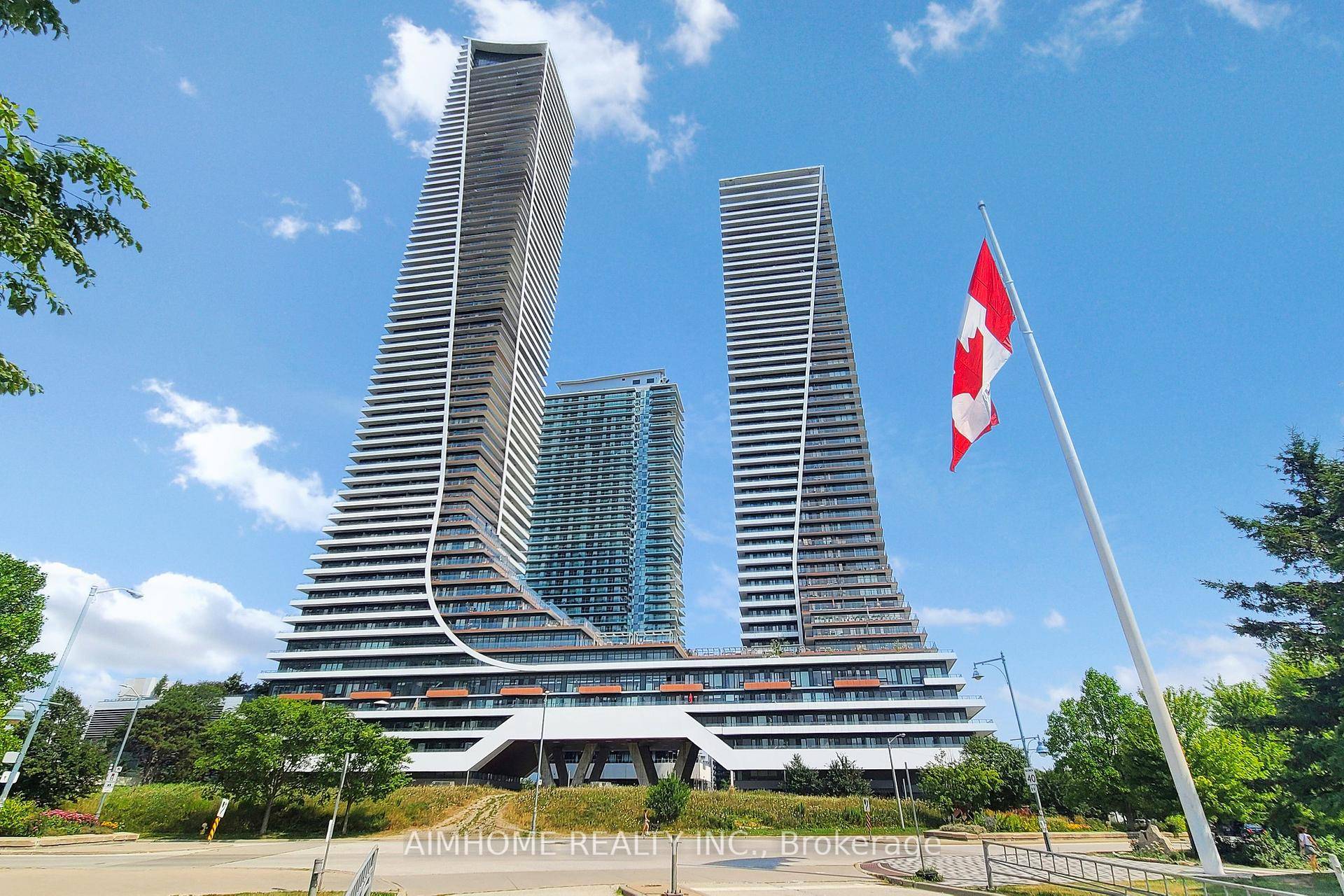 Large Corner Suite With Fabulous Unobstructed View Of Lake Ontario amp ; Downtown Skyline !