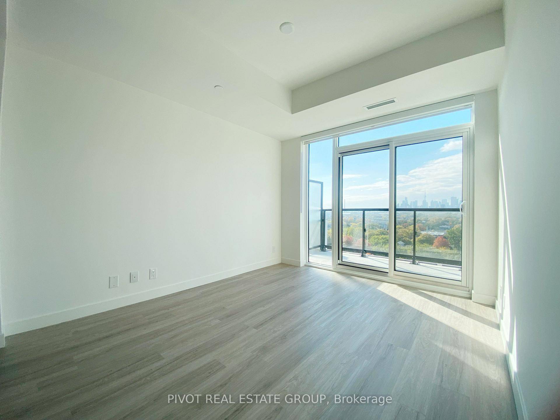 Be the first to live in this stylish 1 BED, 1 BATH WITH ONE LOCKER Suite at Queen amp ; Ashbridge !