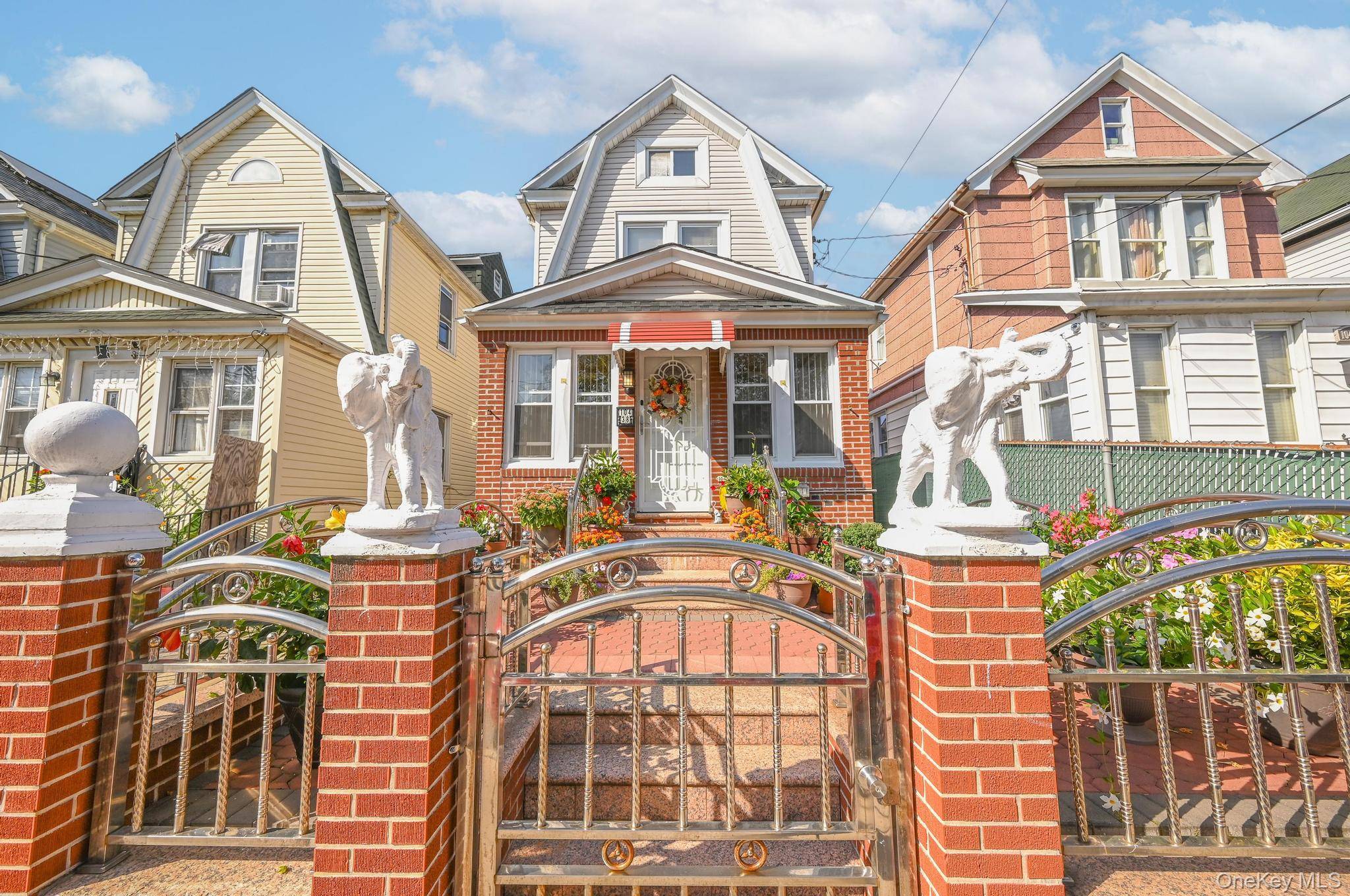 This beautiful well kept one family home nestled in the heart of Ozone Park is waiting to welcome its new owners, property has beautiful hardwood floors, cozy kitchen, living and ...