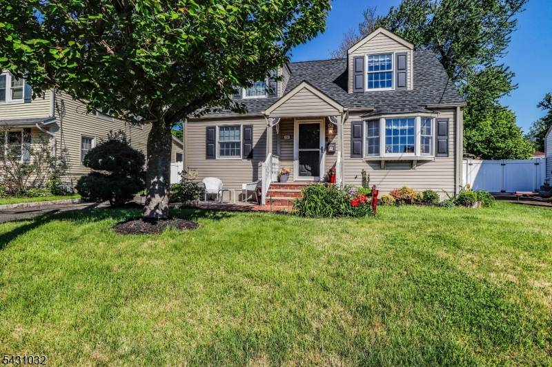 Excellent location on quiet street in Chain O Hills section of Colonia w EZ access to NY train main roads shops schools parks airport restaurants Colonia Country Club w golf ...