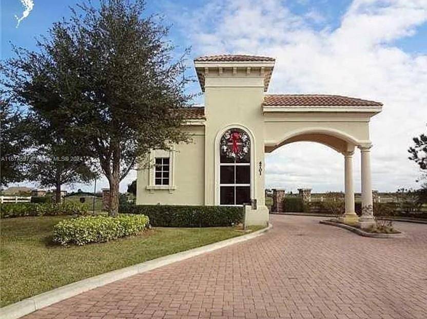 Prime Location Enjoy the privacy and exclusivity of a gated community, while remaining close to A rated schools, world class golf courses, major highways, and the pristine beaches of the ...