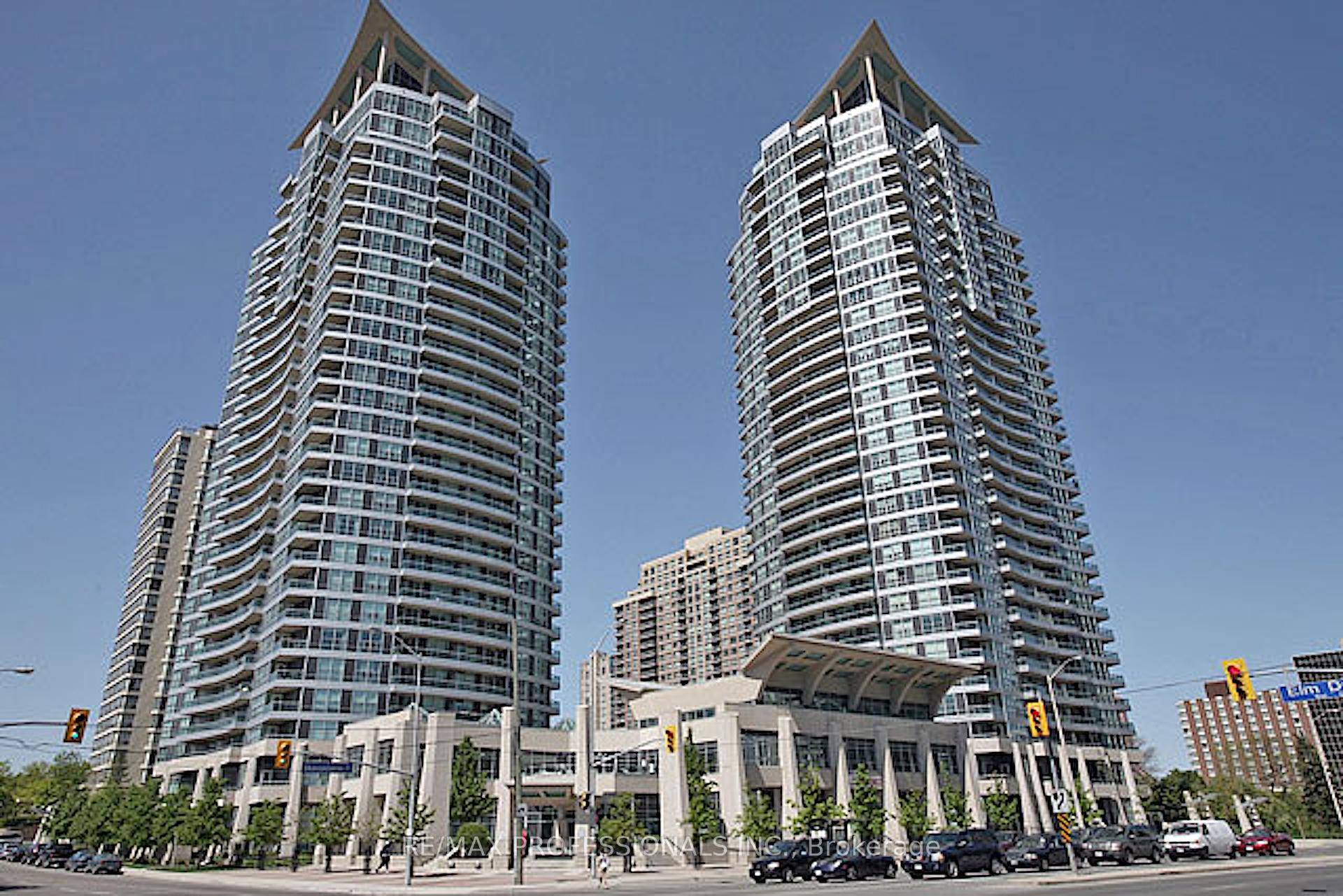 Built by Daniels 1 Bdrm Den Condo with North West Exposure, Quartz Kitchen Counters, Porcelain tile in kitchen, Backsplash, Newly Painted walls, Quartz Counters, Double Sink, New blinds and curtains.