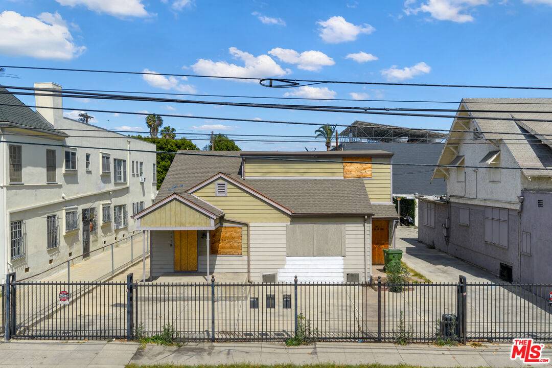 1116  N Gower St Hancock Park La