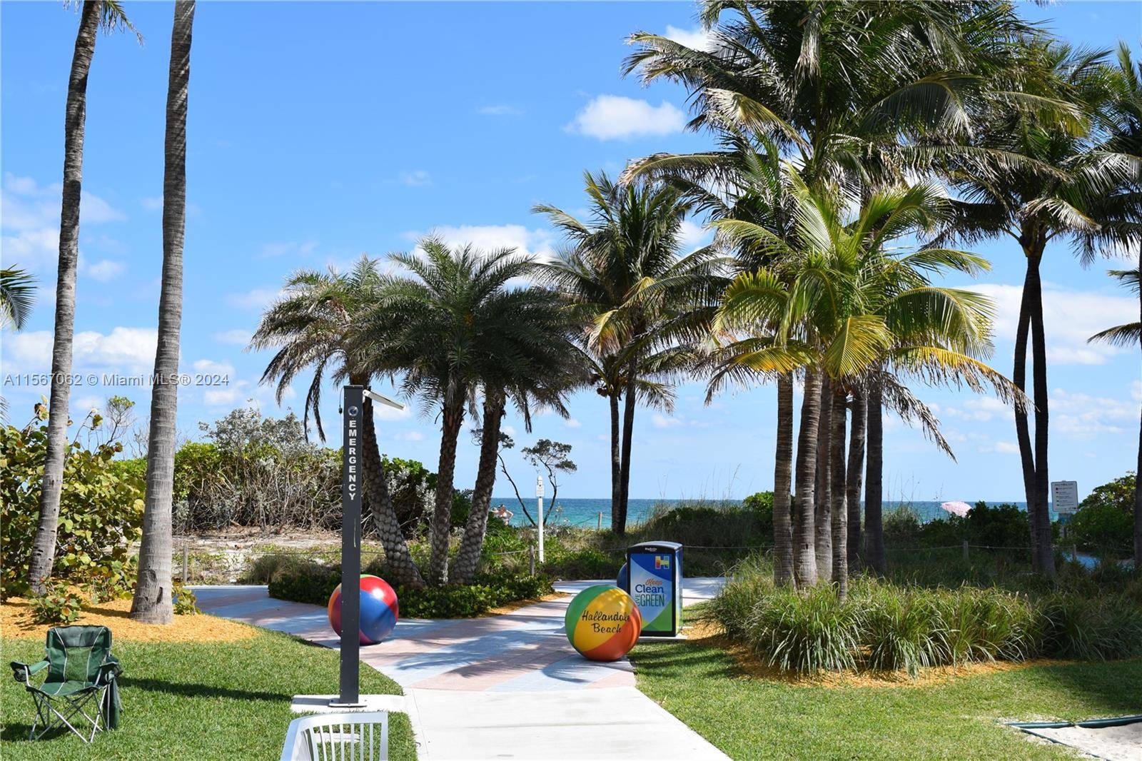 LOCATION ! IN FRONT OF THE BEACH, STUNNING APARTMENT 2 BEDROOMS 2 FULL BATHROOMS, 2 WALK IN CLOSETS, NEW SPACIOUS KITCHEN CABINETS, 01 PERSONAL STORAGE ON THE FIRST FLOOR, NEW ...