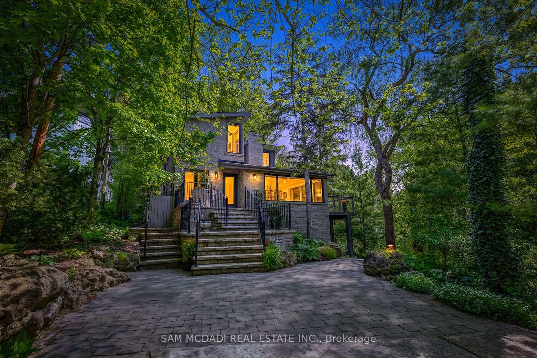Nestled on an extraordinary nearly 1 2 acre ravine lot in coveted Lorne Park is this resort inspired contemporary residence surrounded by breathtaking natural beauty.