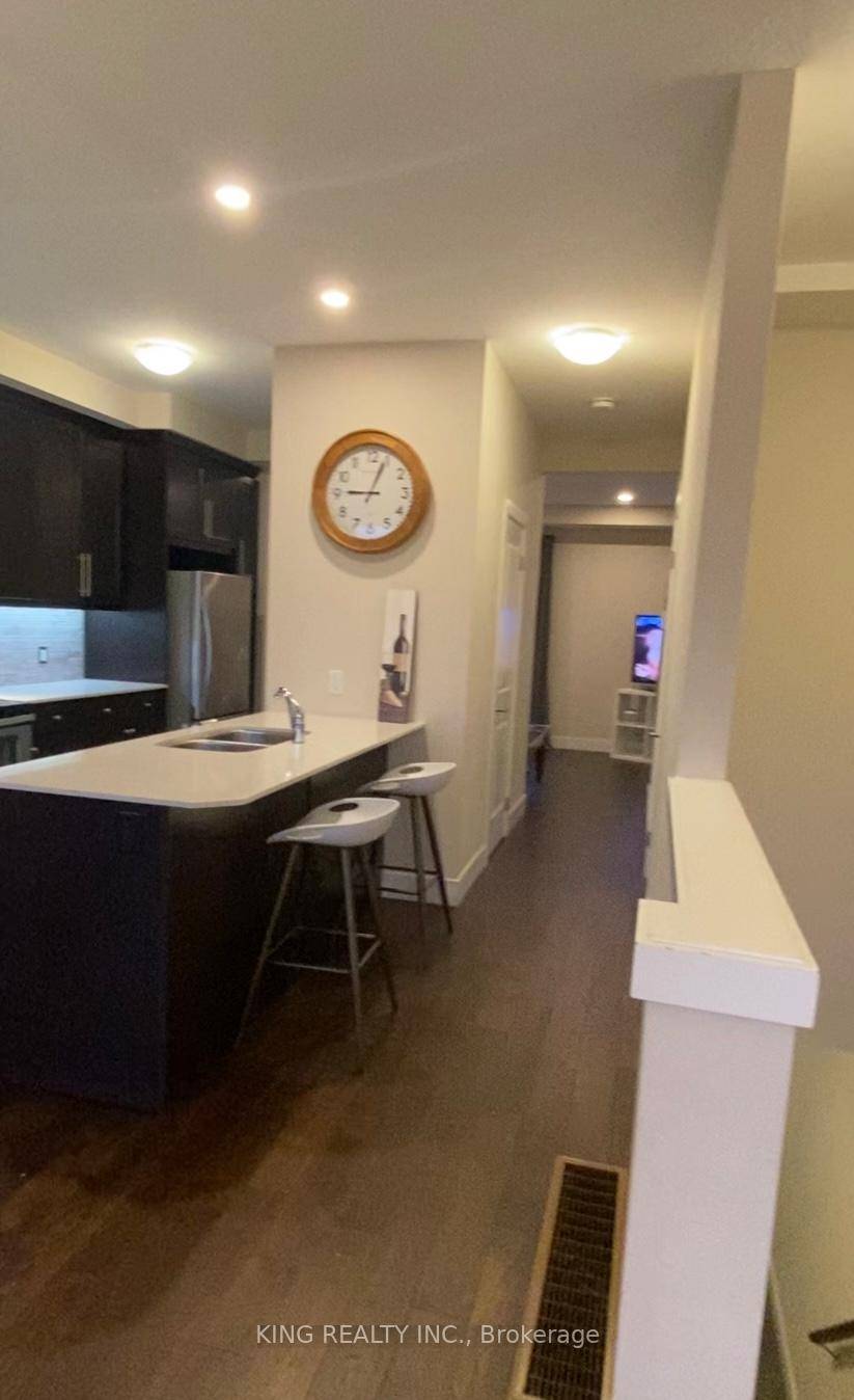 Beautiful fully furnished townhouse available for rent in North London near Western University and London Downtown in front of Hyde Park mall.