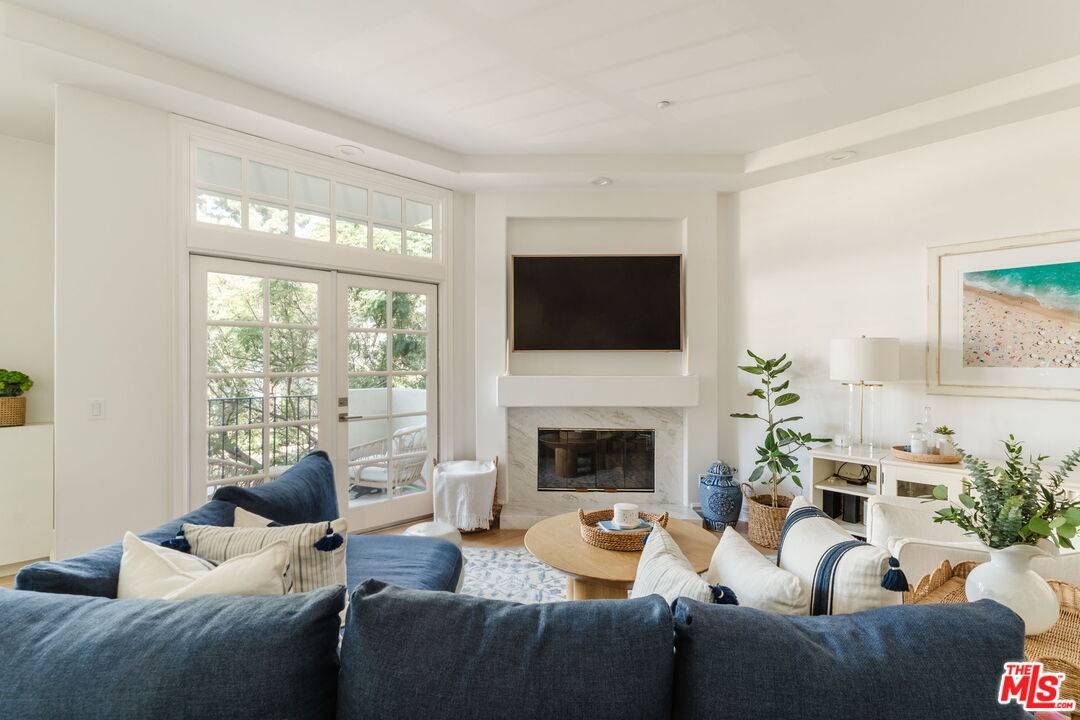 11680   Montana Ave 3BR Brentwood La