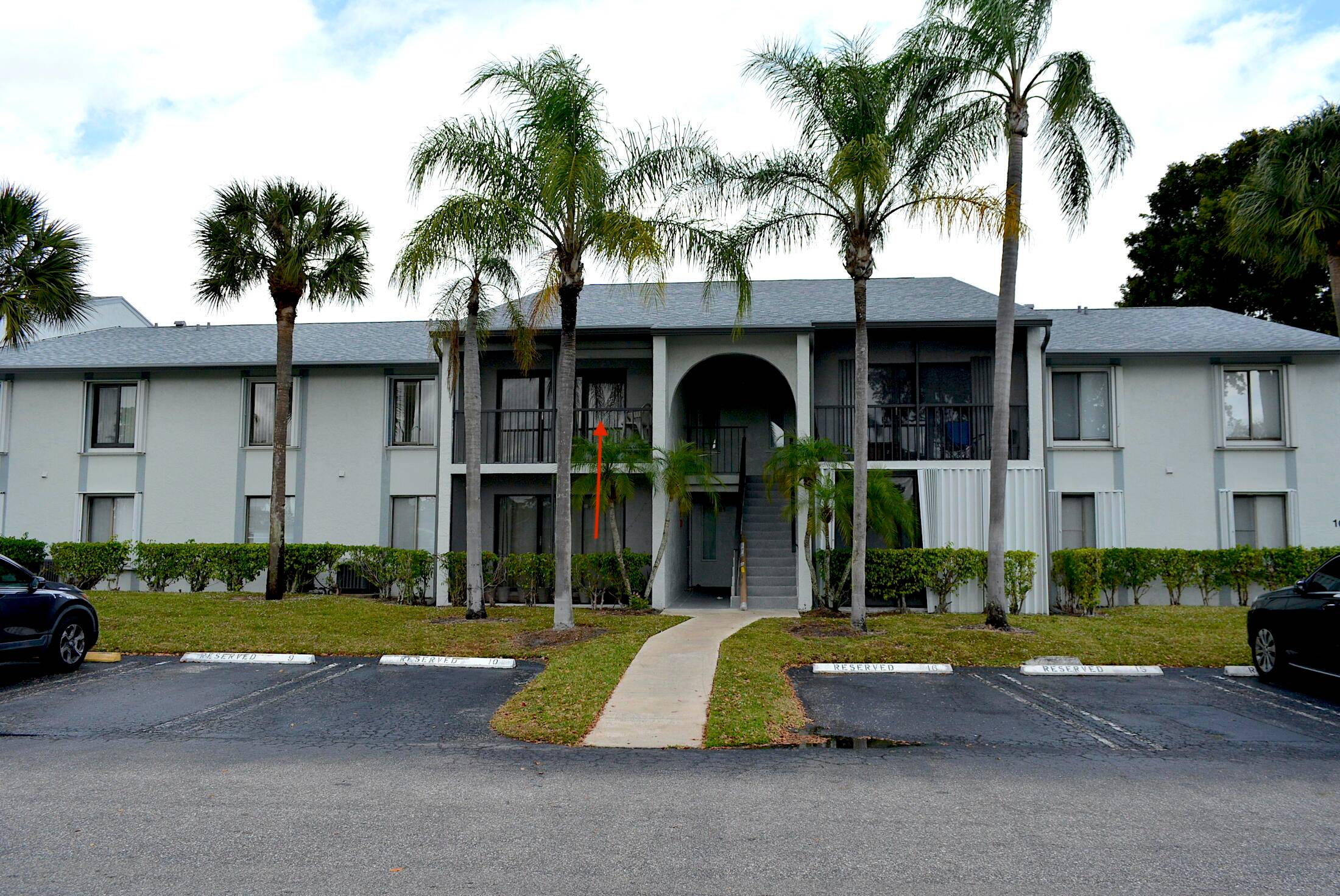 2 bedroom, 2 bathroom condo on 2nd floor with spacious screened balcony.