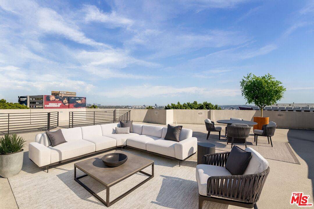 8788   Shoreham Dr 2BR Sunset Strip La