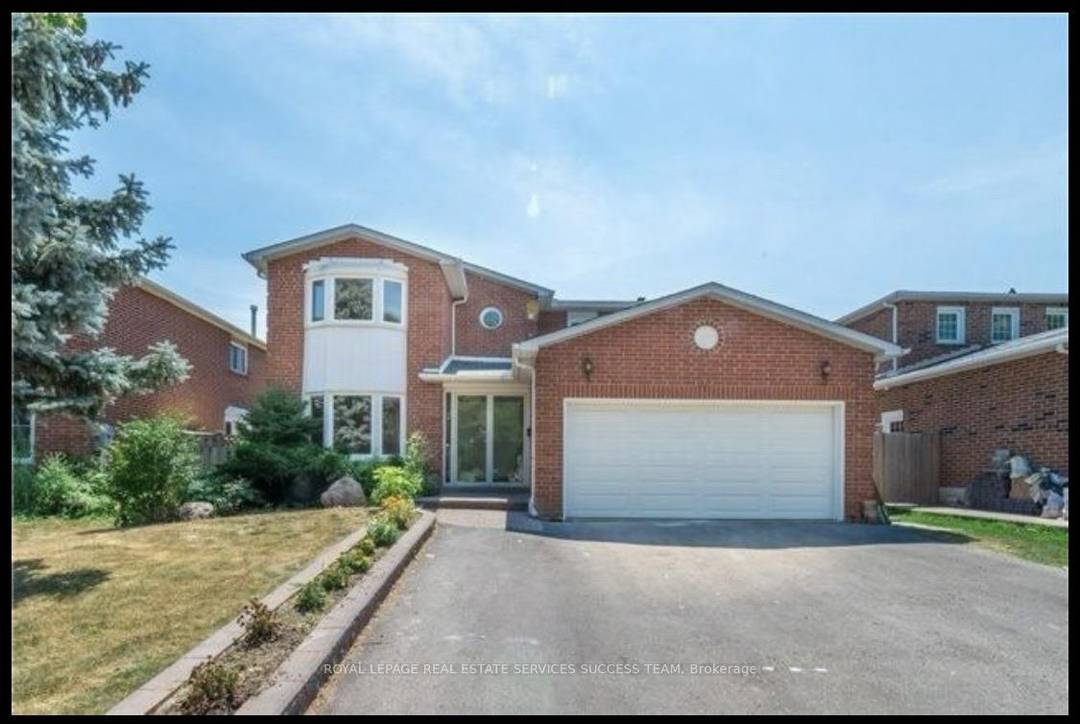 Well Maintained 4 Br Detached House In The Beautiful Raymerville Community !