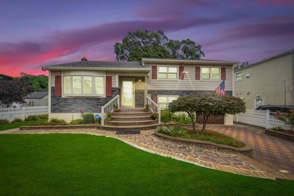 Beautifully Updated Split Level Home in Prime Valley Stream Location !