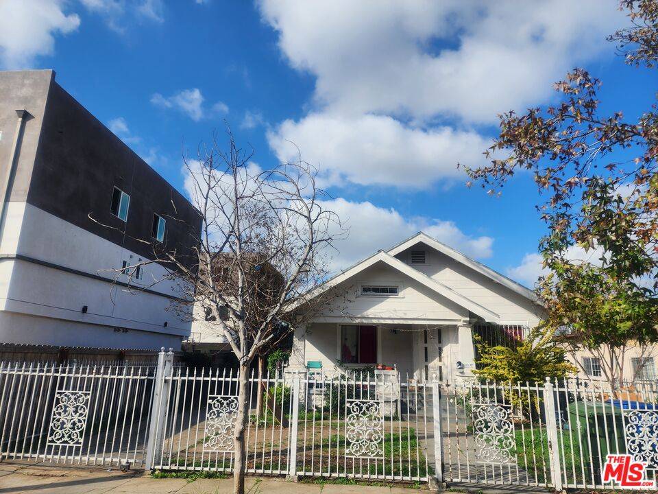 1147  S Ardmore Ave 4BR La