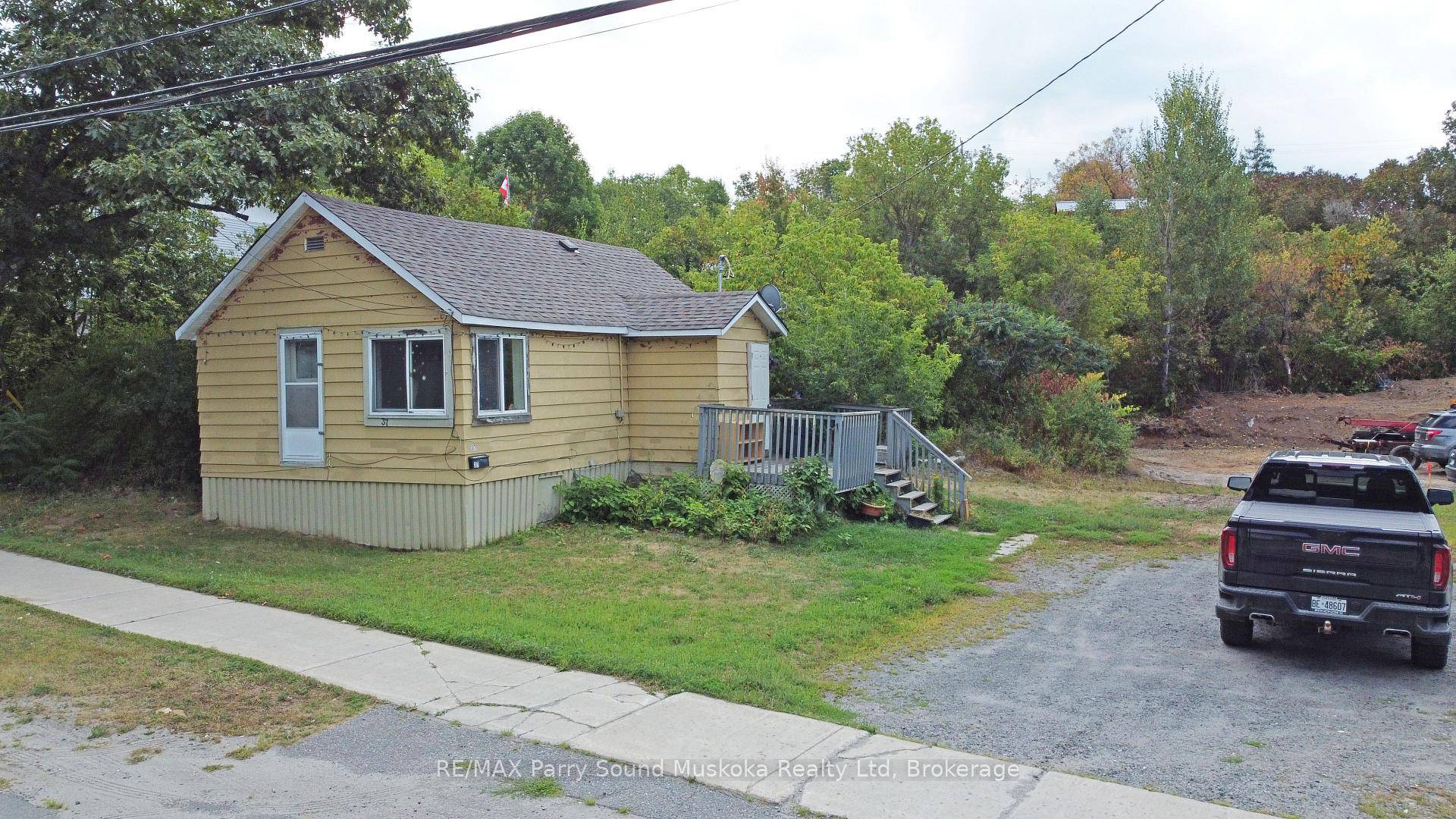 Opportunity Knocks 2 Bedroom starter home or Rental Property in Parry Sound.