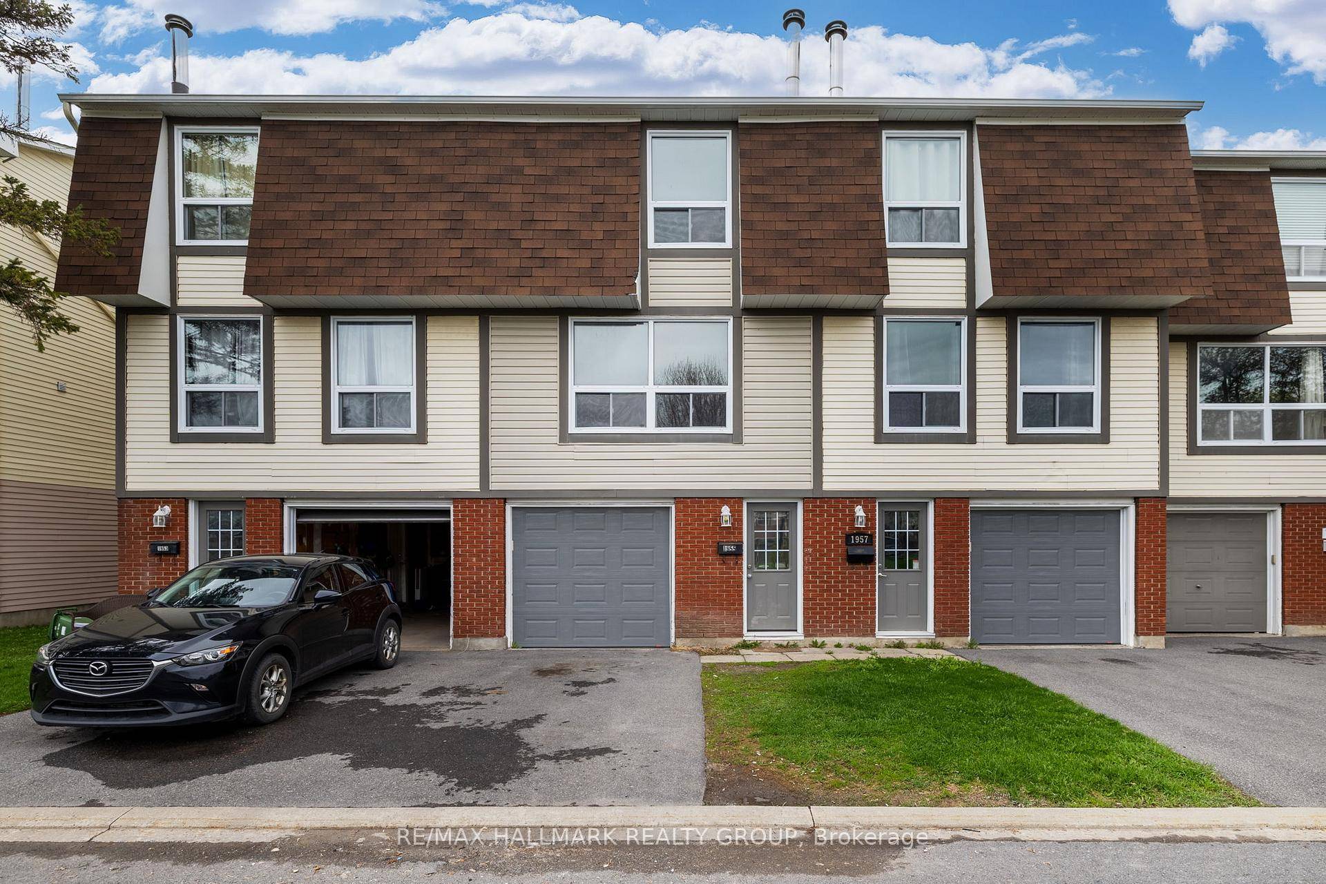 Don't miss your chance to own this beautifully updated townhouse in a highly sought after neighbourhood close to all amenities and transit.