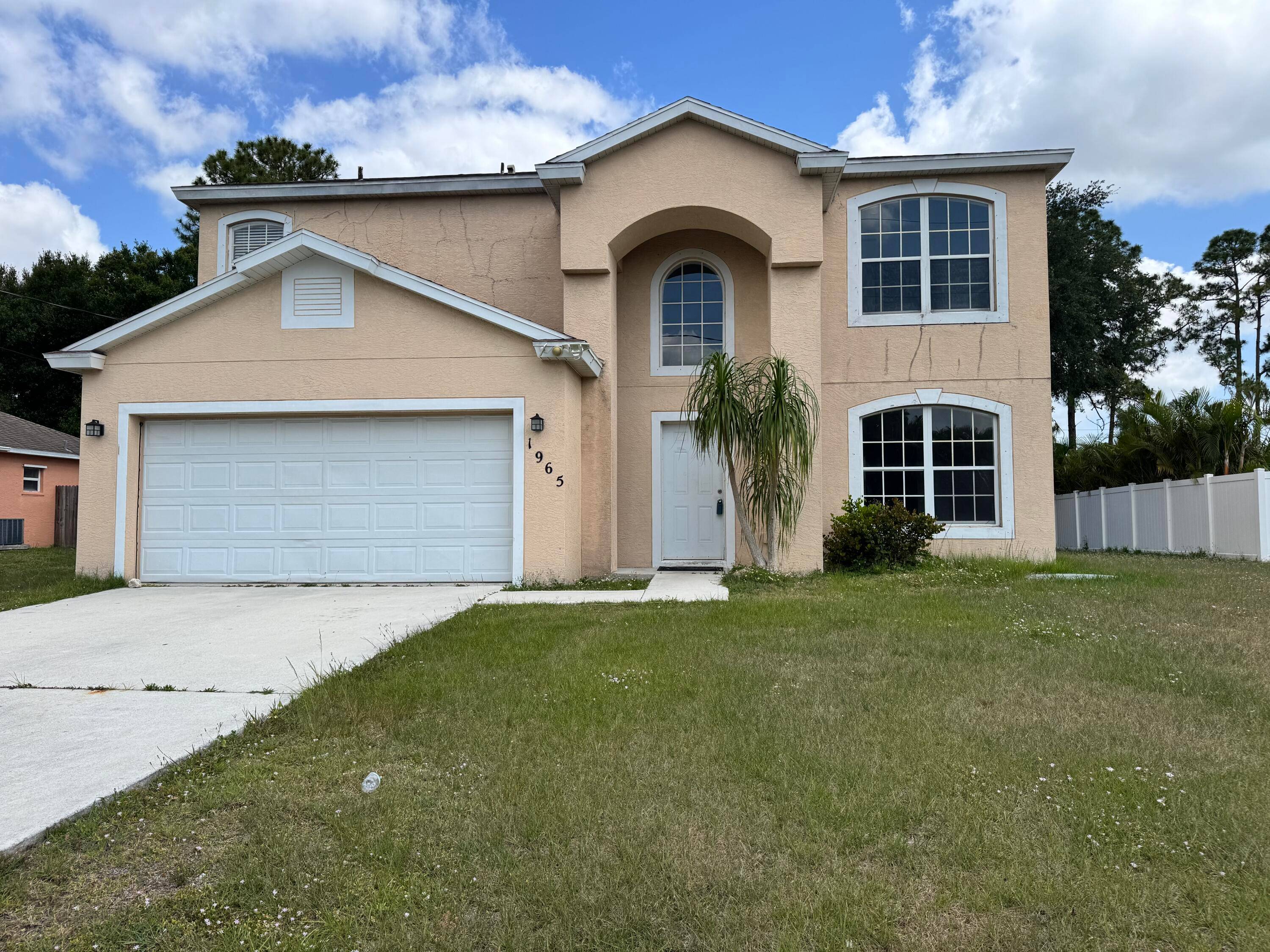 THIS 2 STORY SINGLE FAMILY HOME FEATURES 4 BEDROOMS 2.