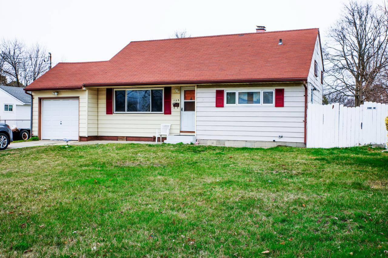 This well located 3 bedroom, 2 bathroom split level ranch in Brentwood is now available as part of an estate sale.