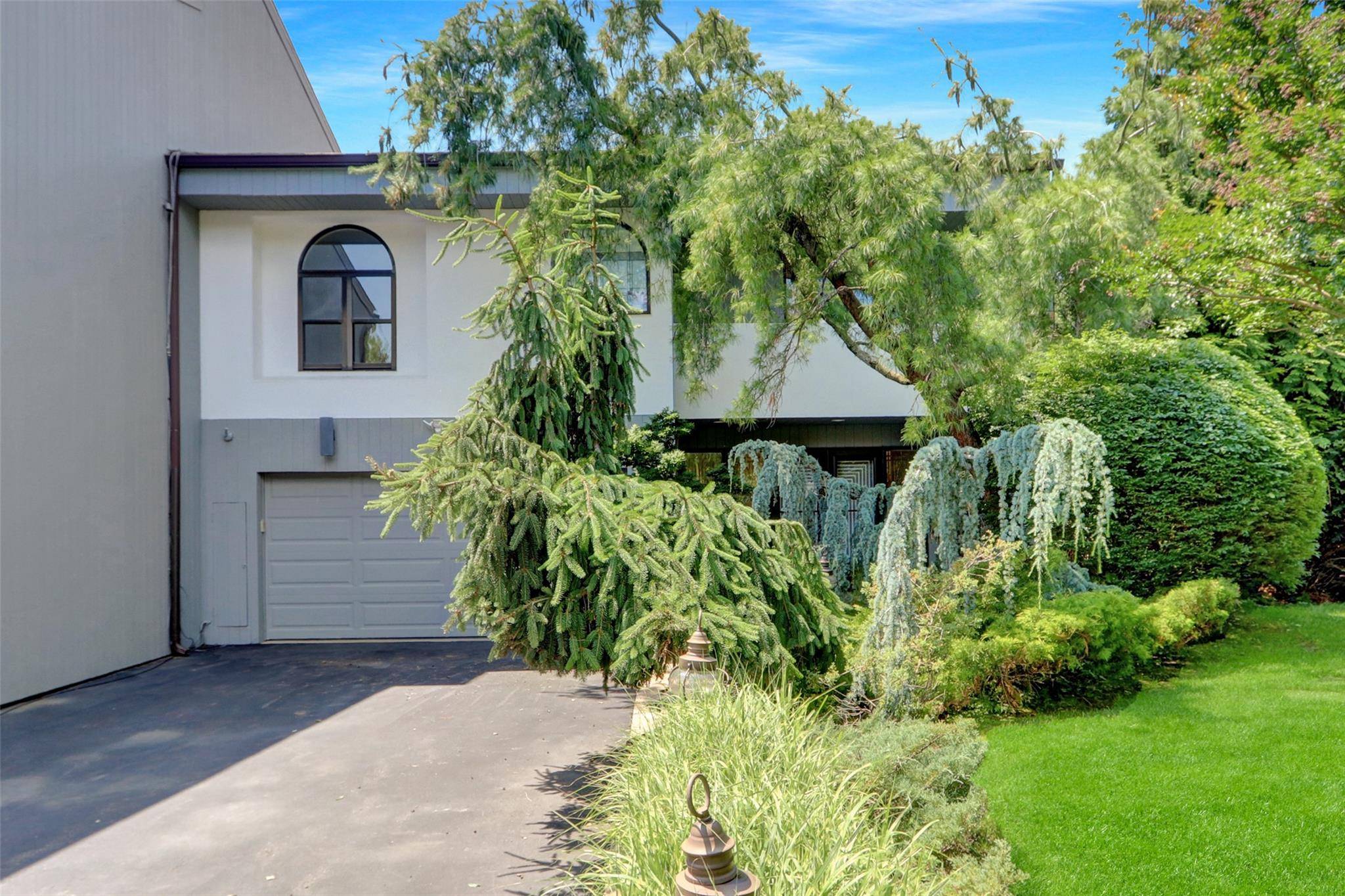 Spectacular Condominium style duplex apartment, updated with exquisite attention to detail and high quality craftsmanship throughout.