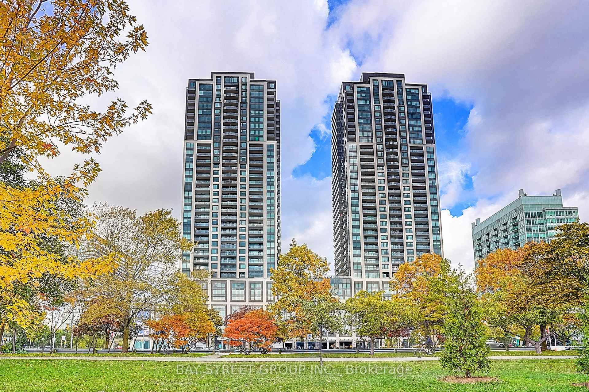Lake View Unit ! Luxurious Mirabella Condos Suite Offers Gorgeous Lake Views Looking Over High Park amp ; Grenadier Pond.