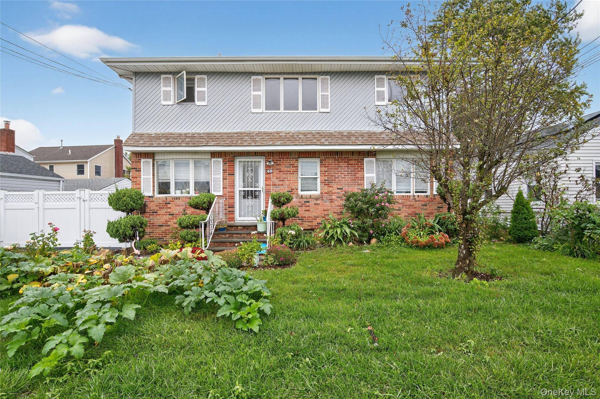 Top floor of a duplex on a quiet street in Carle Place schools !