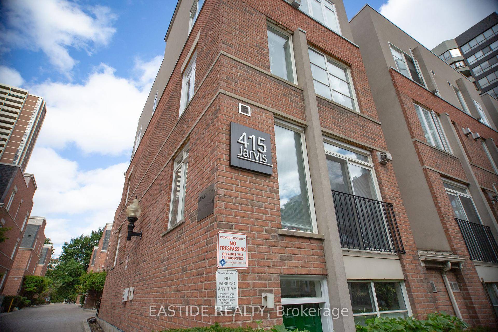 Prime Downtown Location !