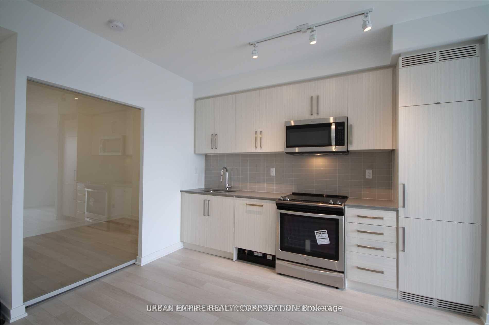 Gorgeous, Bright And Cleverly Planned Split 2B 2 Bathroom Suite, spacious balcony overlooking treetops !
