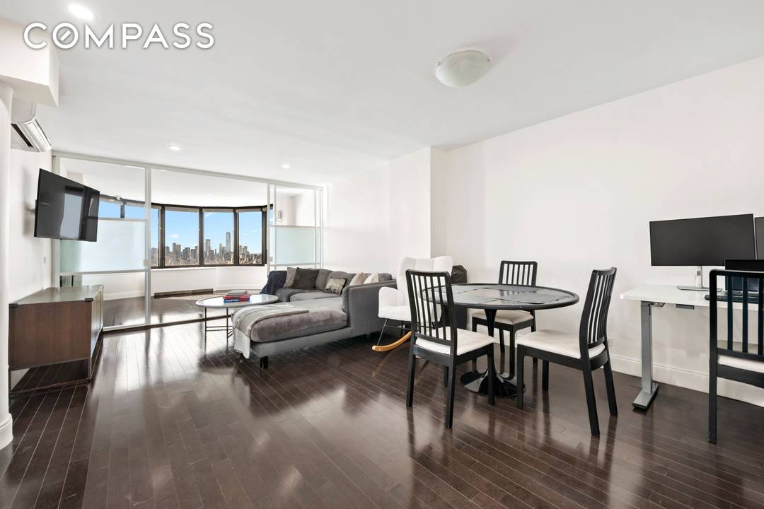 A Curved Masterpiece in the Sky Perched high above Manhattan s skyline, Residence 57B at The Corinthian captures one of the city s most cinematic panoramas.