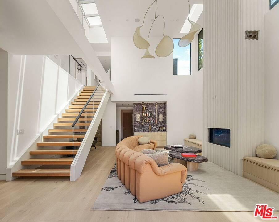 738   Palms Blvd 4BR Marina Del Rey La