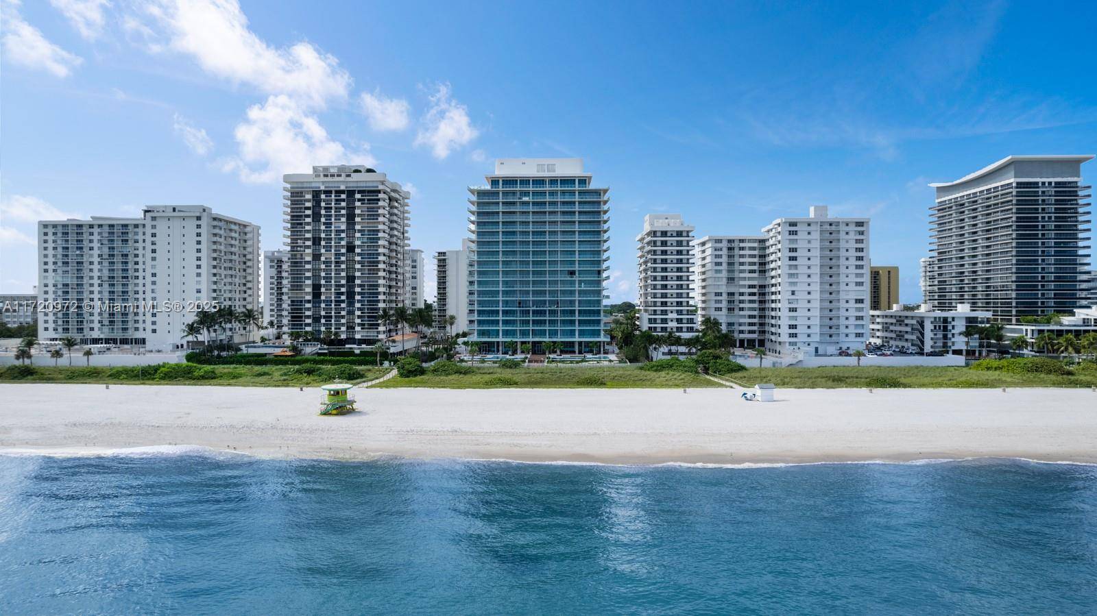 Step inside with me ! This magnificent, high floor residence showcases unobstructed views of downtown Miami's skyline and Biscayne Bay.