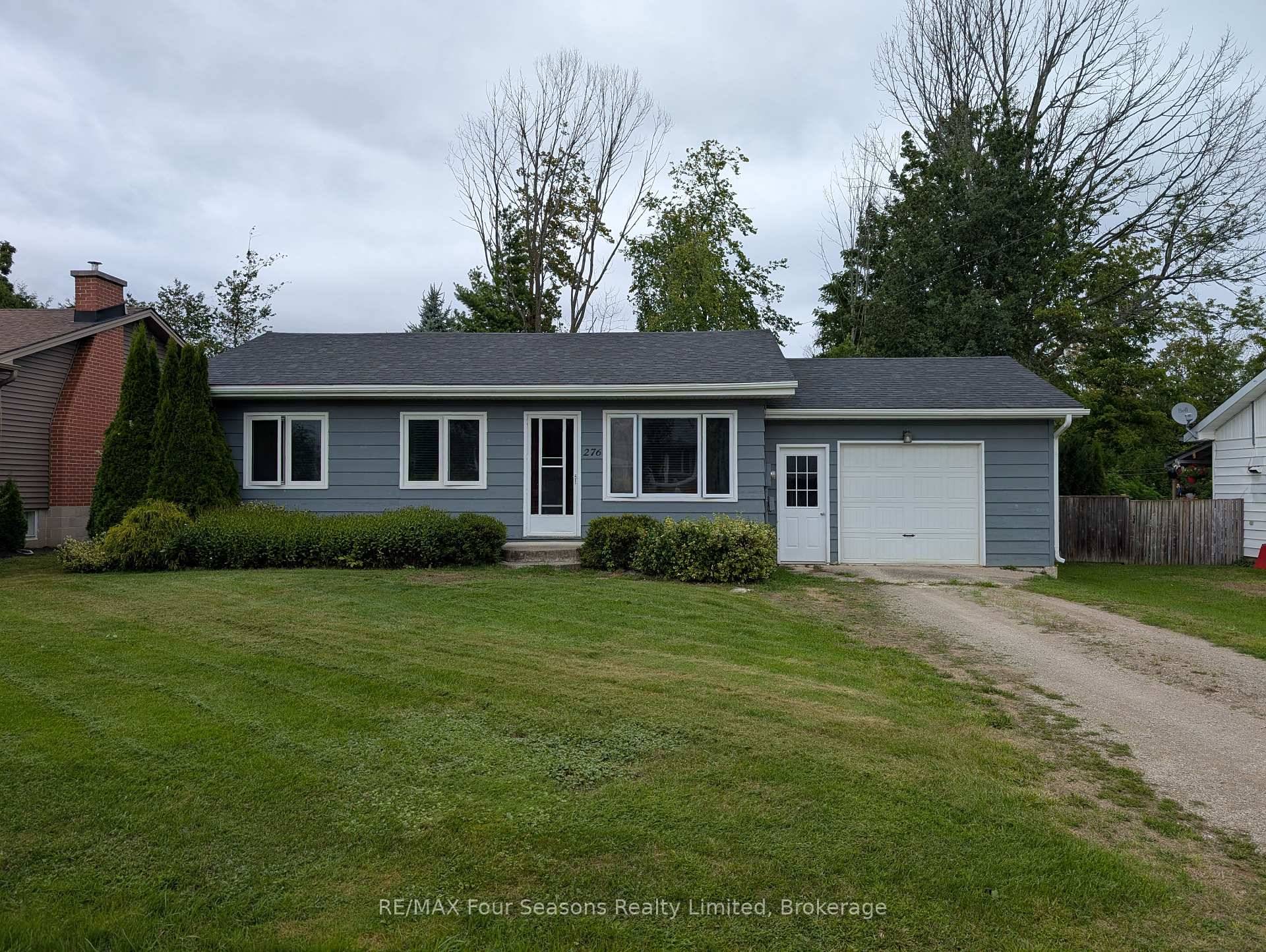 Fantastic unfurnished annual rental available for ace tenants !
