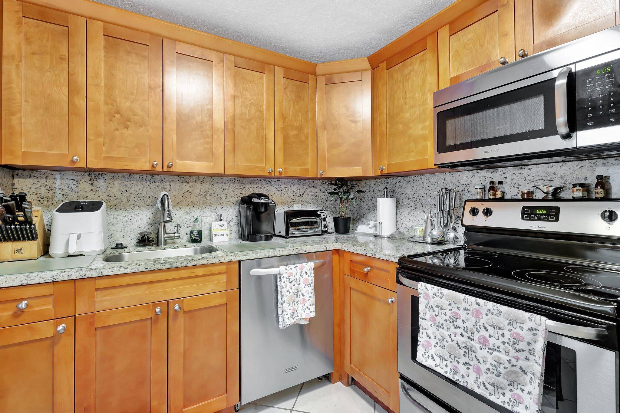 Beautiful highly desirable 1st floor 2 bed 2 bath in fabulous gated Kings Point.
