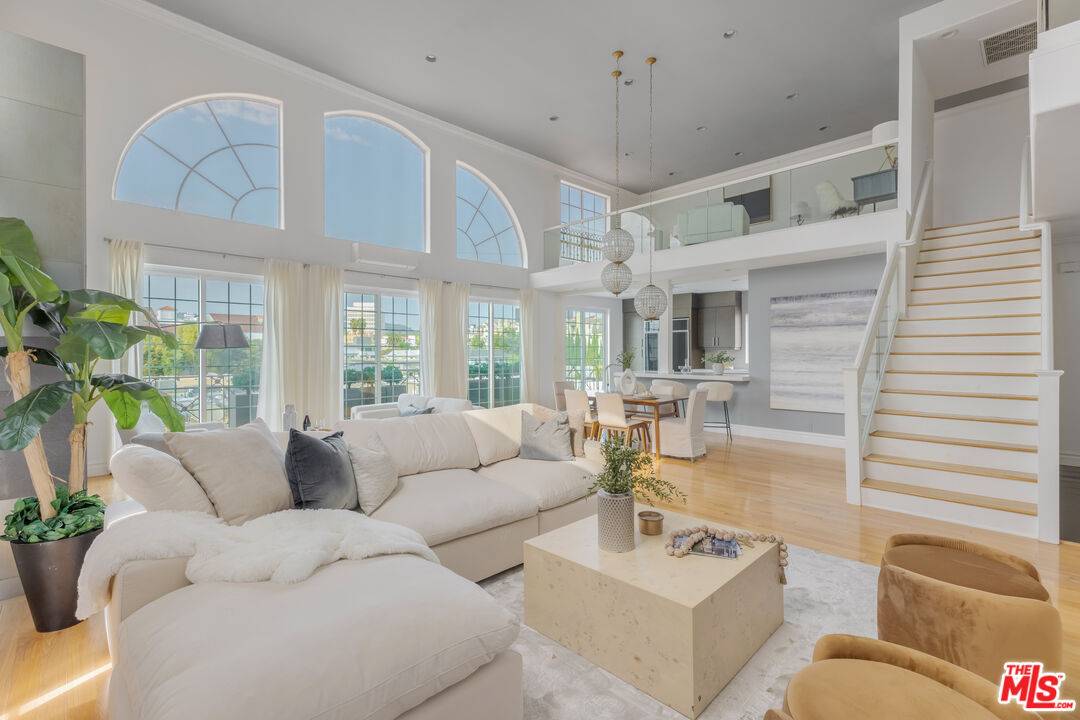 11723   Goshen Ave 4BR Brentwood La