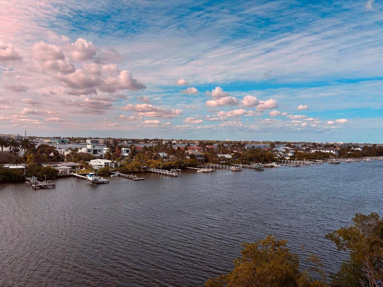Beautiful direct Intracoastal view !