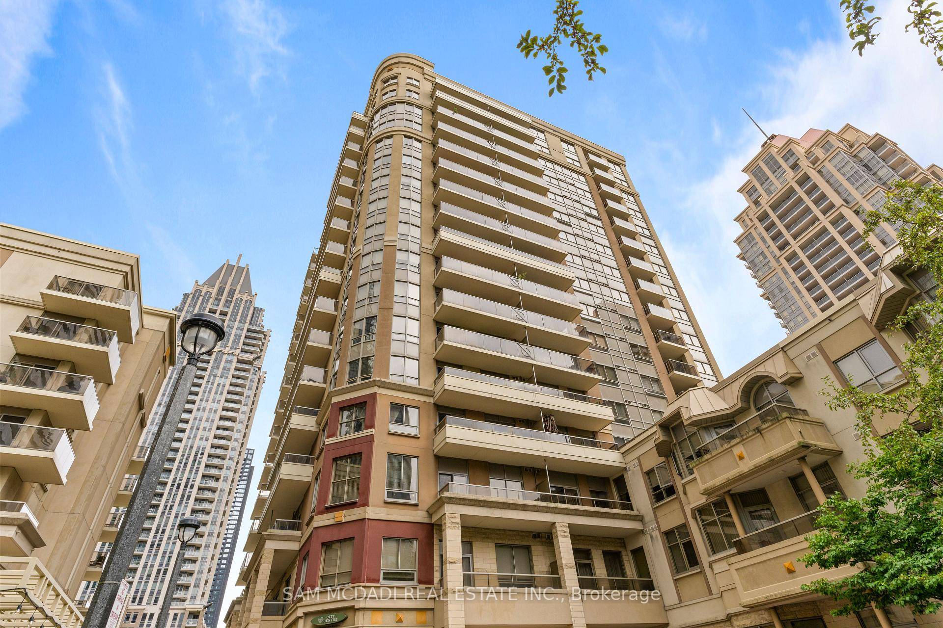 Welcome To This Bright And Spacious 2 Bedroom, 2 Bathroom Suite In Amica Building no age restrictions for buying, Offering 1044 sq.