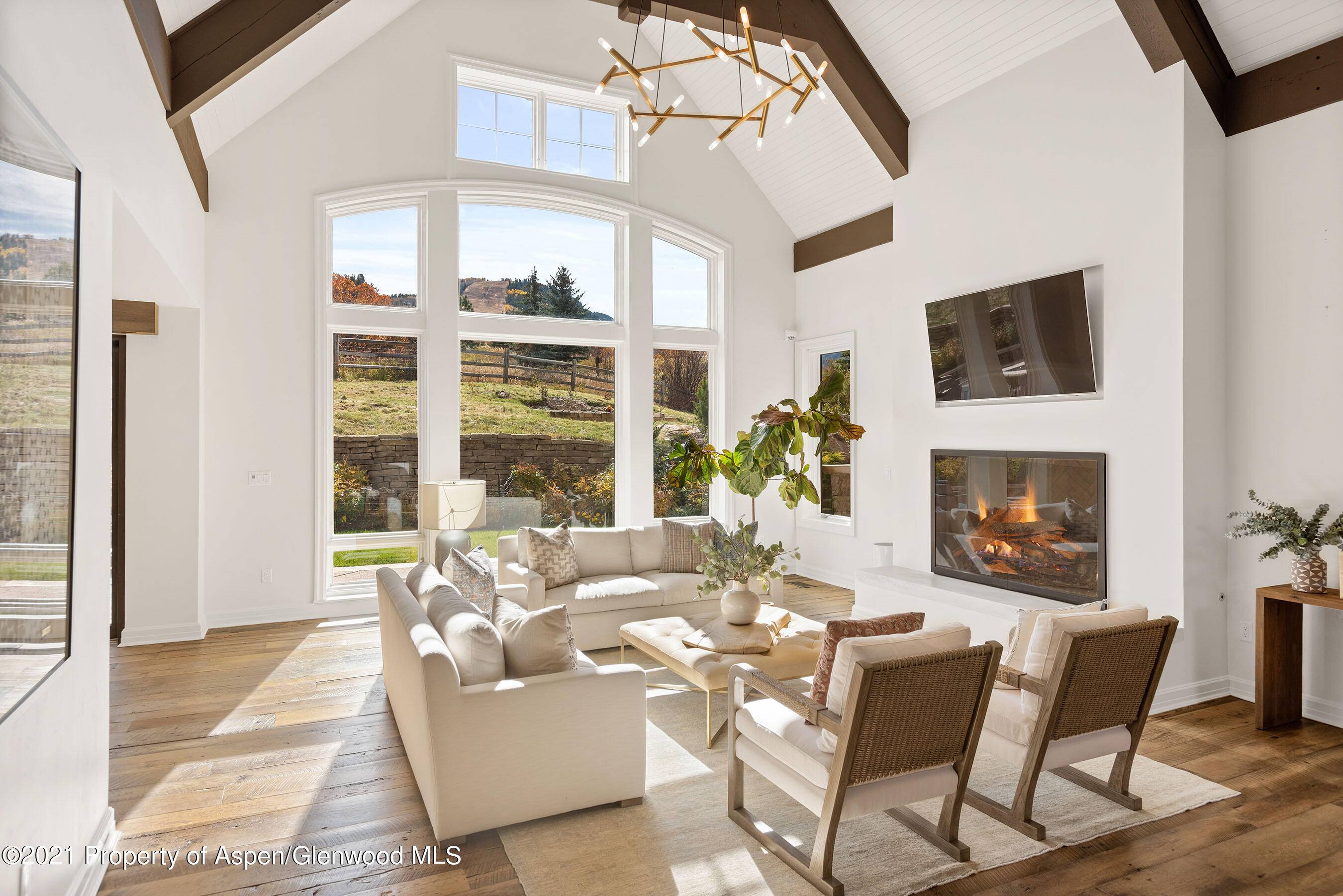 This recently renovated mountain contemporary home is the perfect vacation get a way.