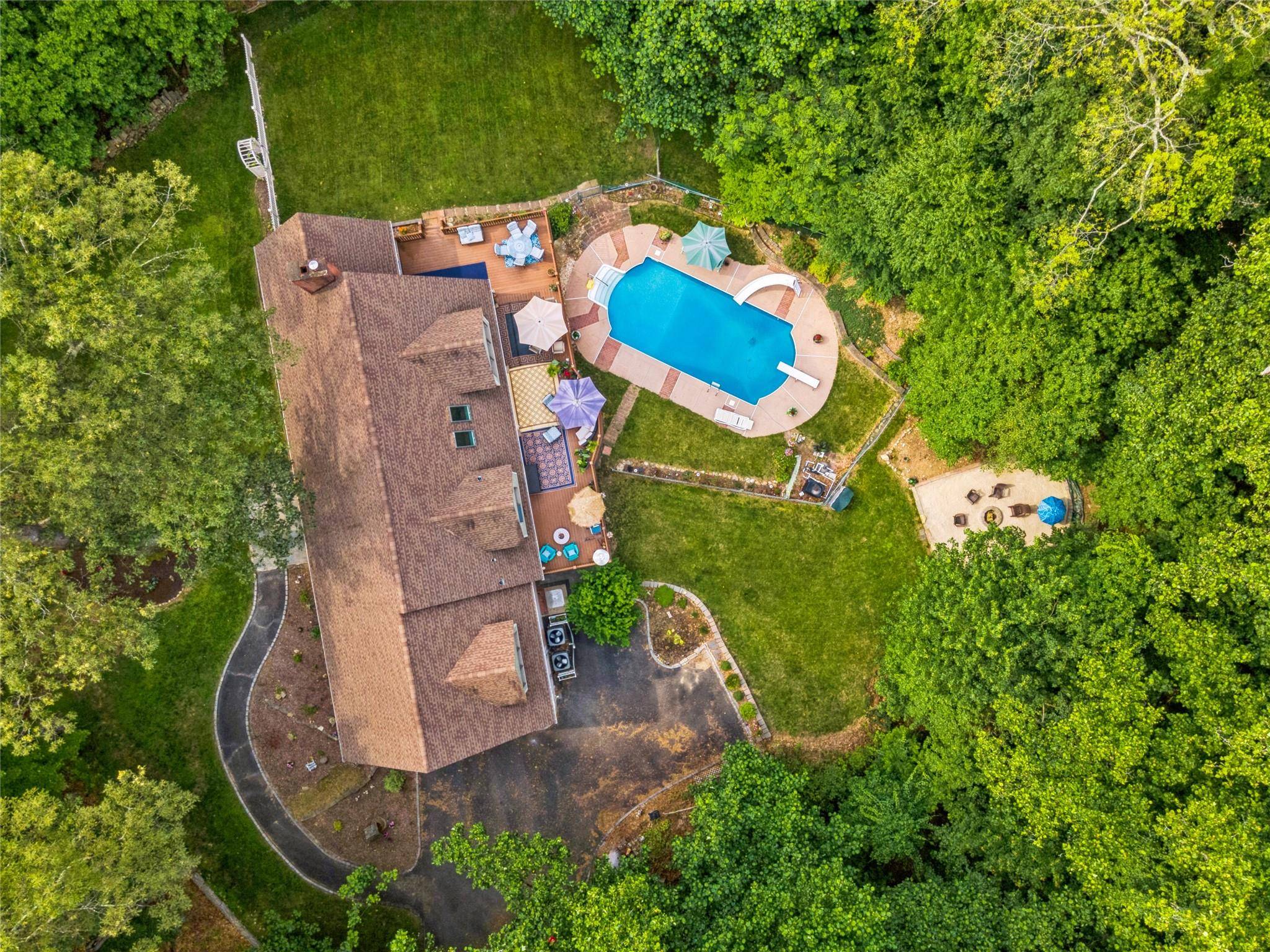 Welcome to 23 Bacon Road The Best Value in the coveted Head of the Harbor !