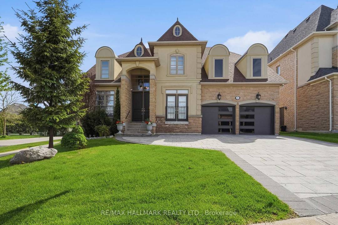 Exceptional 4 Bedroom Bungaloft Set On An Enviable 72 Ft Wide Lot On A Quiet Street !