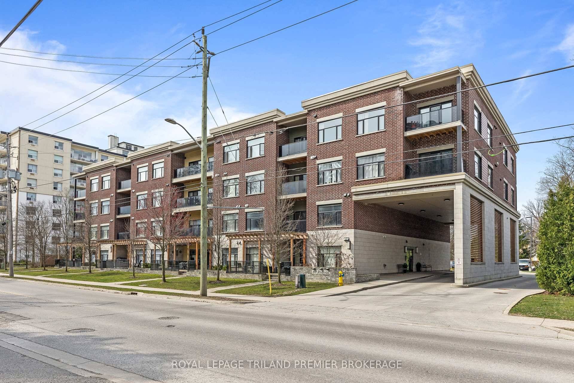 Located in desirable Old South and just steps away from renowned Wortley Village this beautiful 2 bed plus den unit in Wortley Villas is a must see !