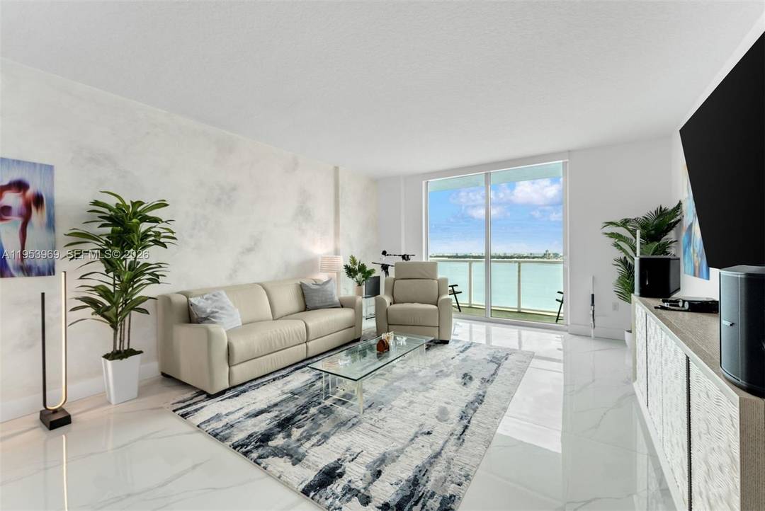 Enjoy bayfront living from the 32nd floor at Quantum on the Bay, a premier waterfront condominium ideally located just north of Downtown Miami and south of the Upper East Side.