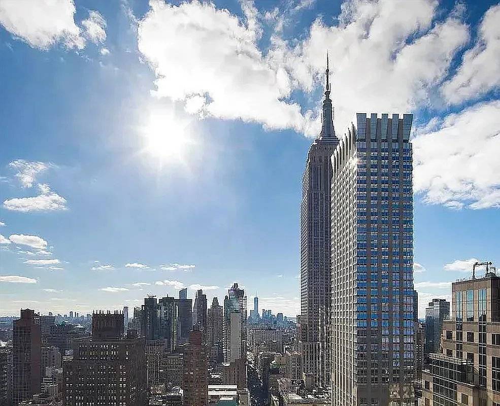 EXTRA LARGE ONE BEDROOM 1.