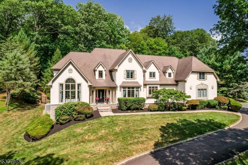 The Epitome of Elegance in one of Warren's premier neighborhoods This sophisticated manor offers timeless elegance and modern comfort on 1.