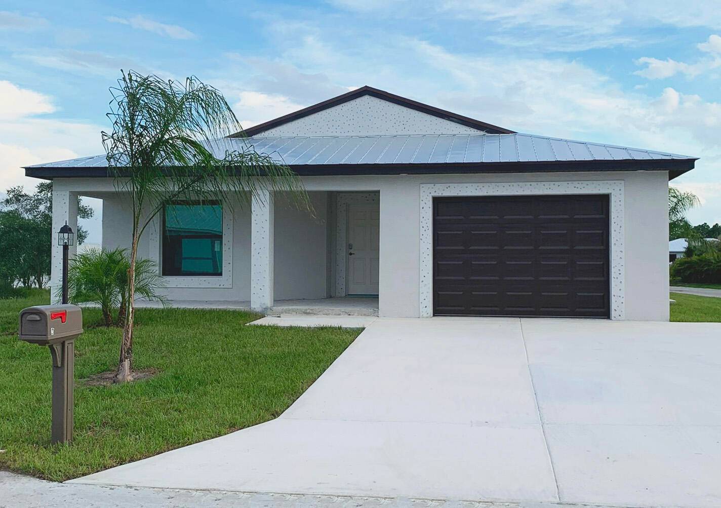 Our newest Model The Platinum offers incredible value with 2 full bedrooms plus a den, 2 baths, and a 1 car garage.