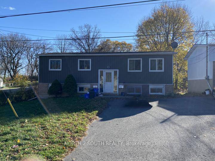 Welcome to 34 Greer St, this spacious 3 bedroom, 1 bathroom upper level unit is perfect for comfortable living.
