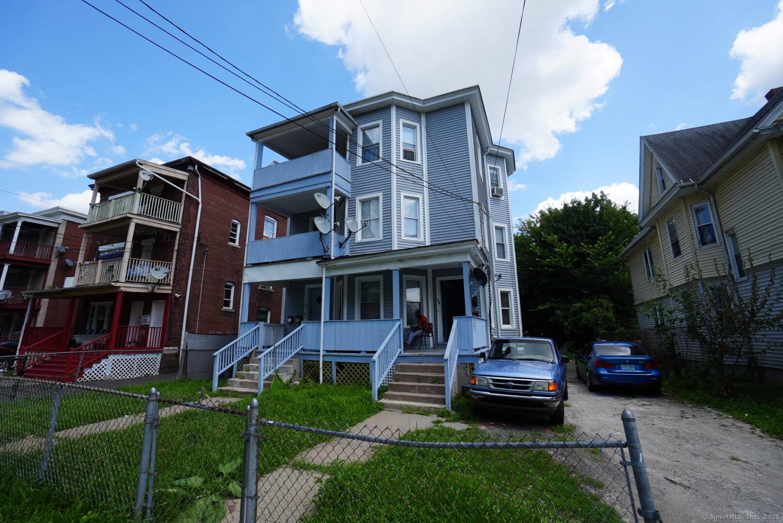 Fantastic 3 Family Home Prime Investment Opportunity Near Downtown Hartford !