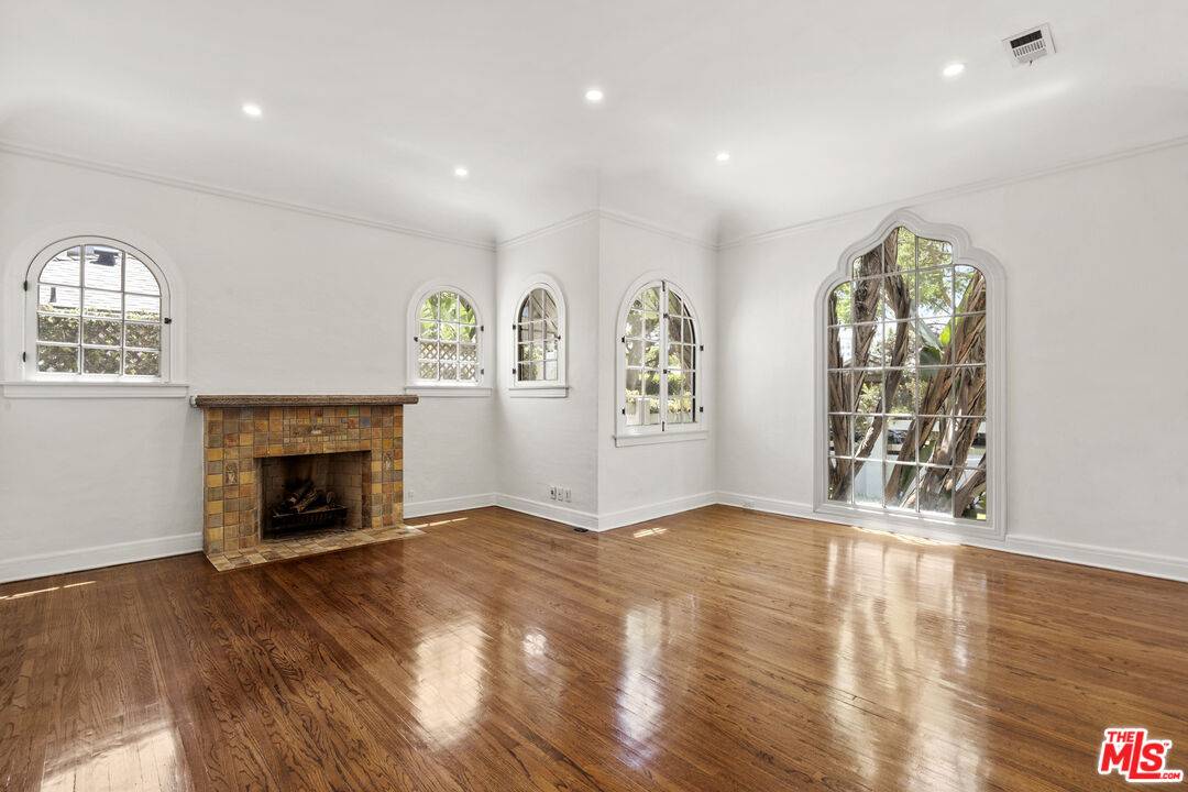 448 Westmount Dr 3BR Beverly Grove La
